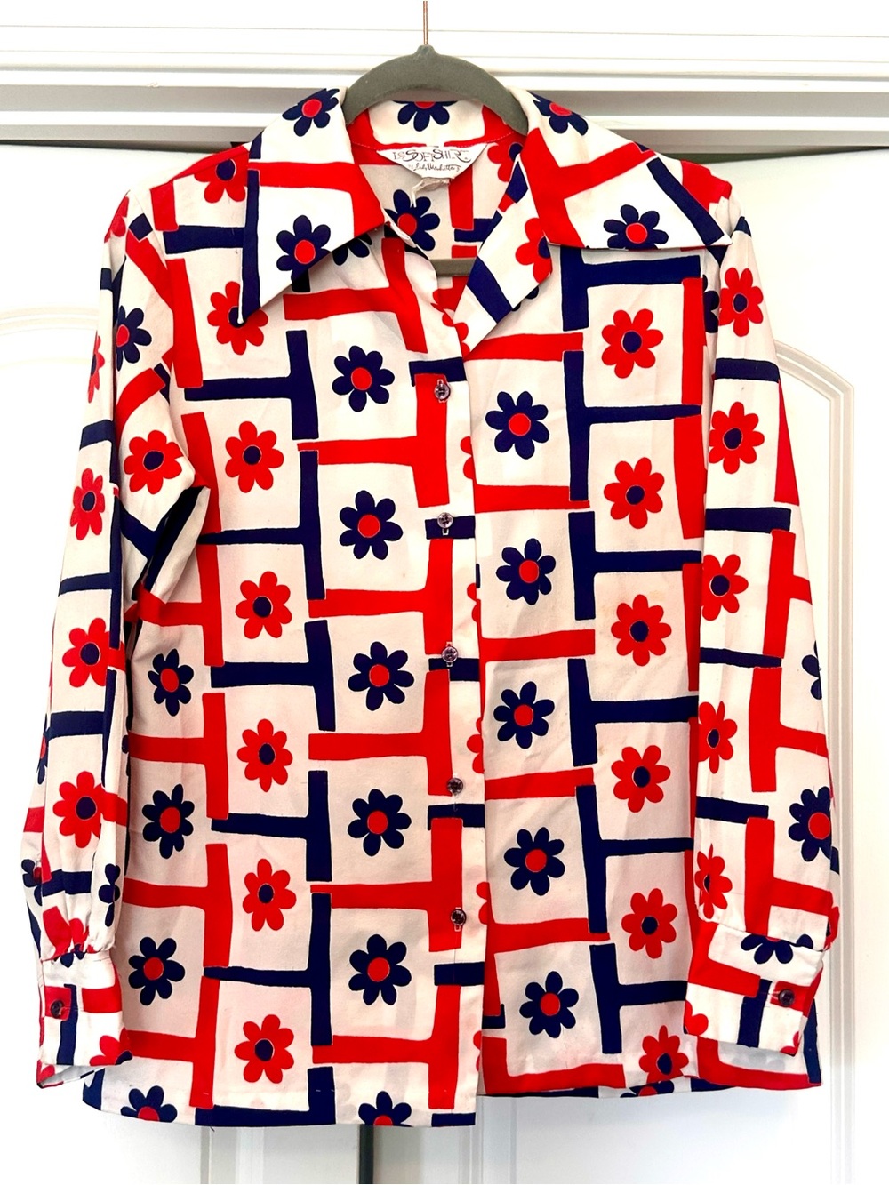 Vintage Flower Power Red/White/Blue Dog Eared Button Up Blouse Le Soft Shirt
